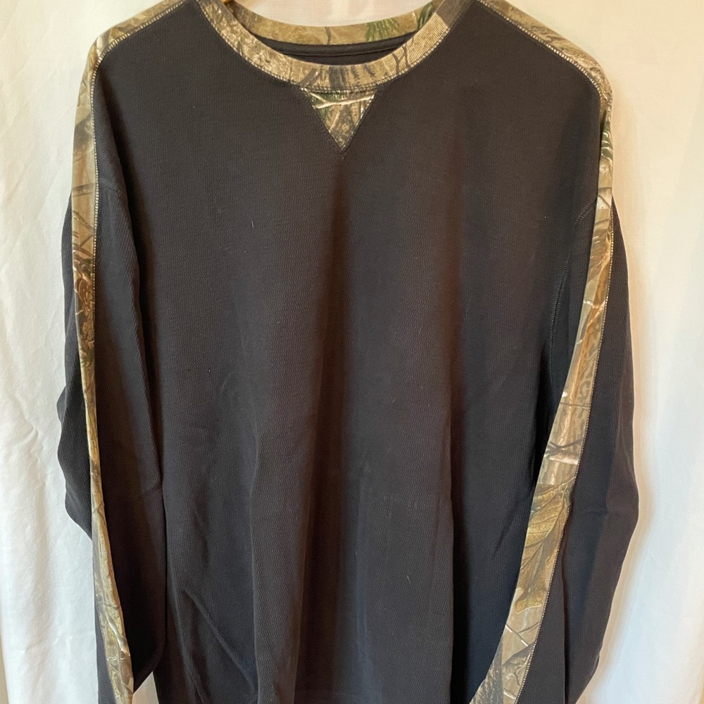 Red head black long sleeve with camo lining.